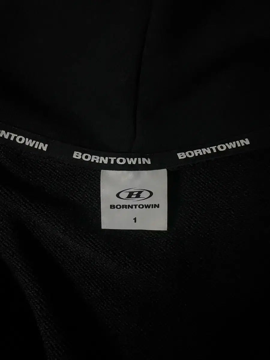 在庫切れ商品 BORN TO WIN レディース クロップド フード ジップアップ ブラック 1 サイズ パワートレーニング ヨガウェア 