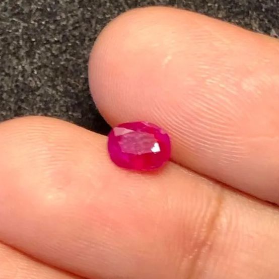 ルビー ルース 非加熱 0.9ct 天然コランダム モゴック ビルマ - メルカリ