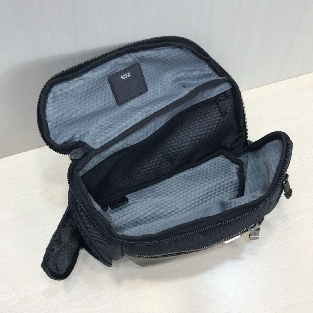 極美品✨TUMI『ケリー』TUMIスリング ボディバッグ（ブラック