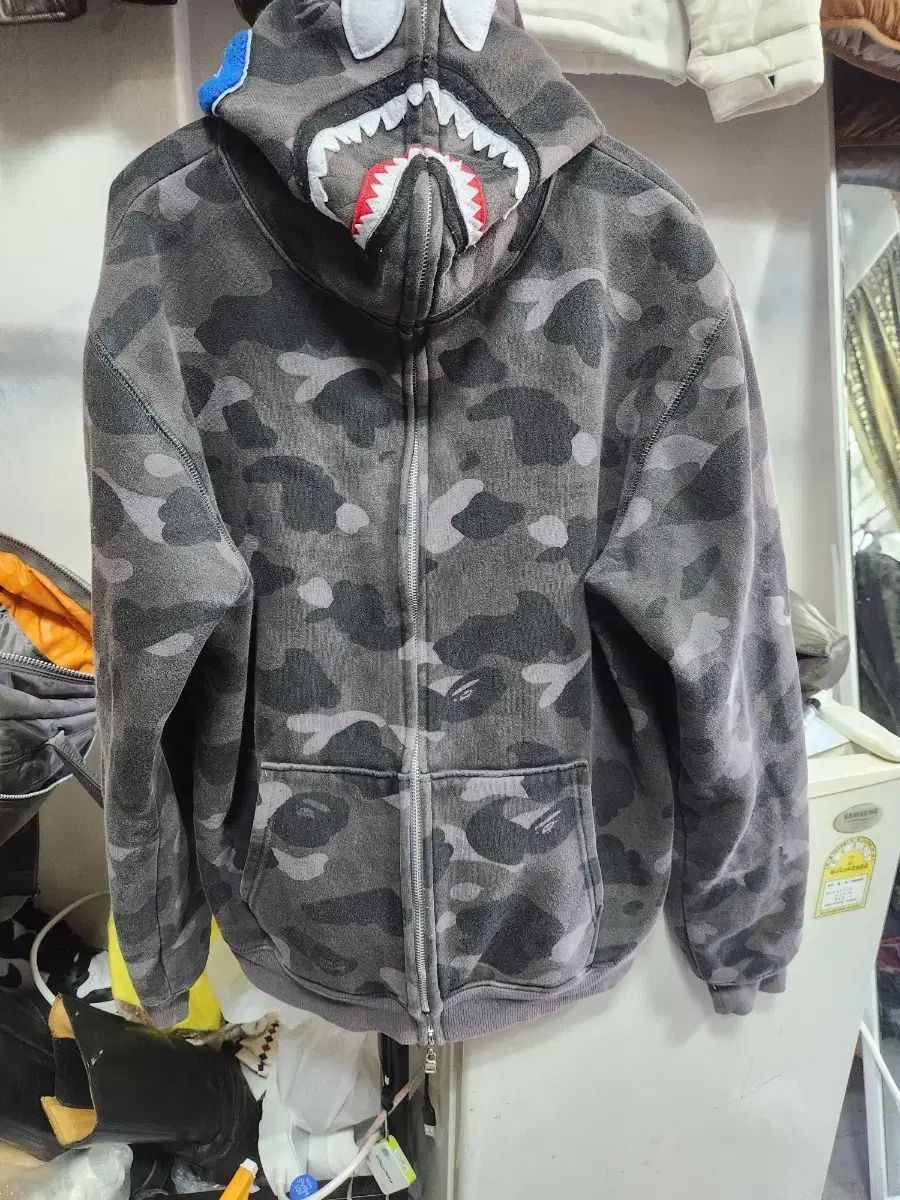 A BATHING APE(アベイシングエイプ) シャーク フード 土壌システム