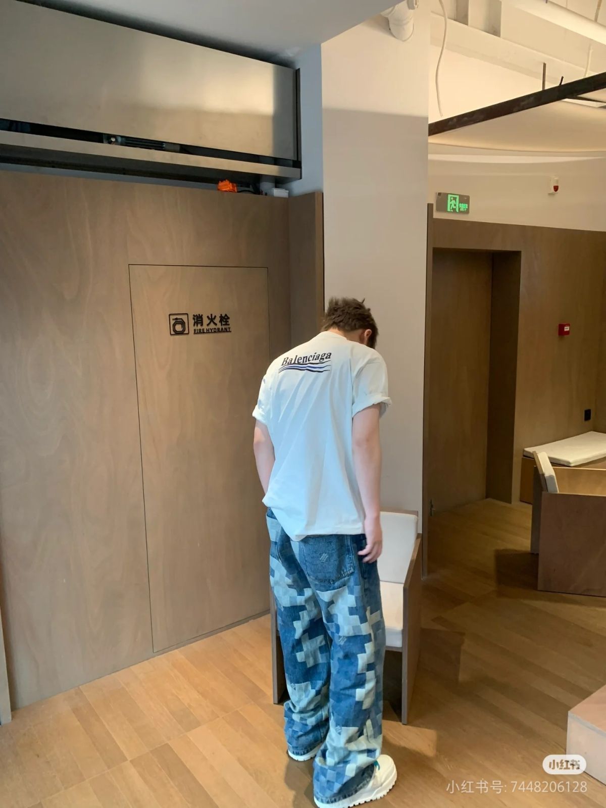 ルイ ヴィトン LOUIS VUITTON ファージー ウォン Pharrell Williams とのコラボレーション モザイクチェッカーボード柄のジーンズ