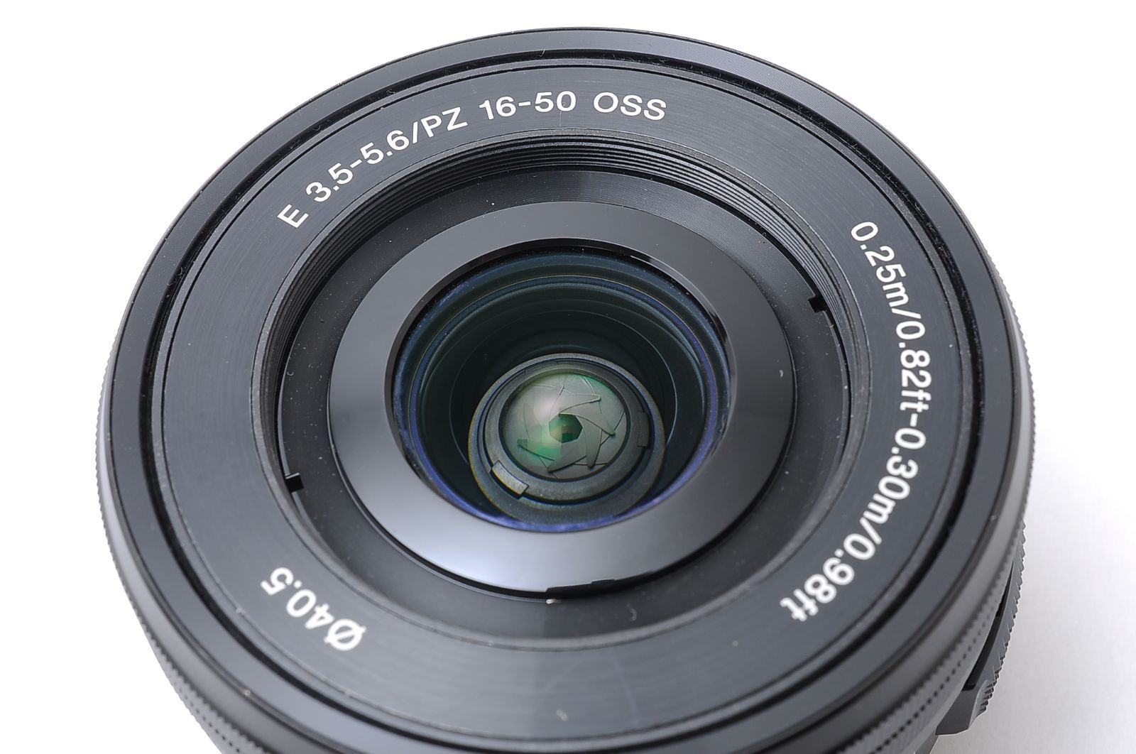 F3.5-5.6 OSS｜電動ズーム搭載