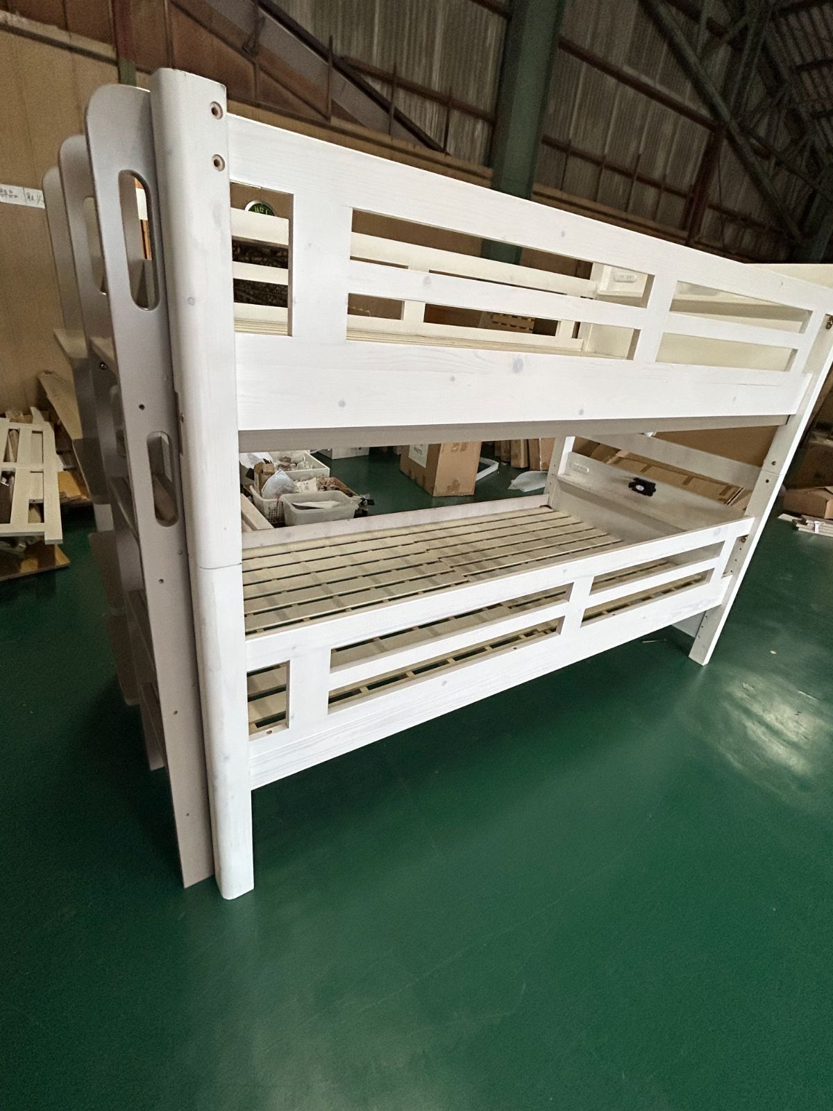 ２段ベット リーウッド ラテ色 棚つき 照明 コンセントつき