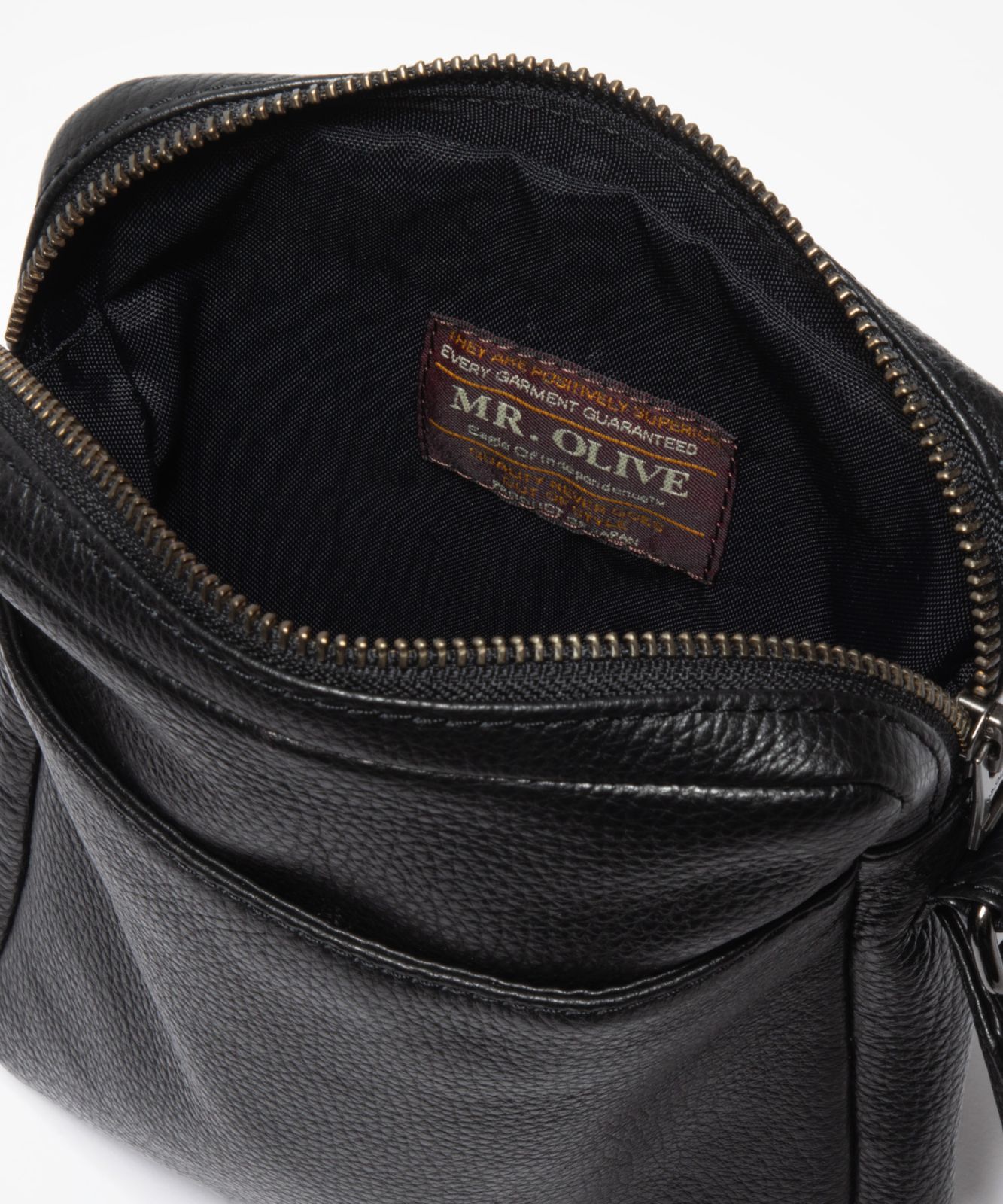 MR.OLIVE E.O.I / MILANO GRAIN LEATHER / VERTICAL SMALL SHOULDER BAGミスター