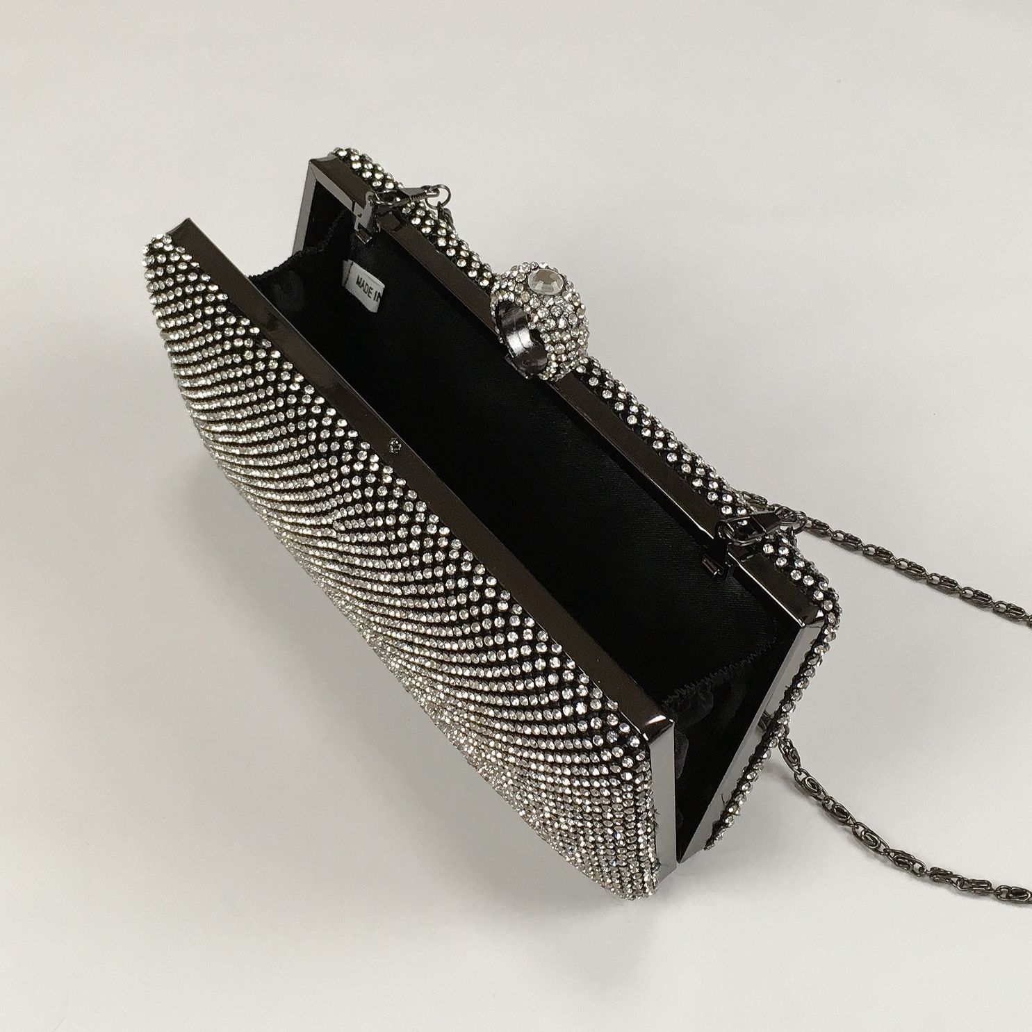 新品】 TIARA ラインストーンバッグ パーティーバッグ 黒 メルカリShops