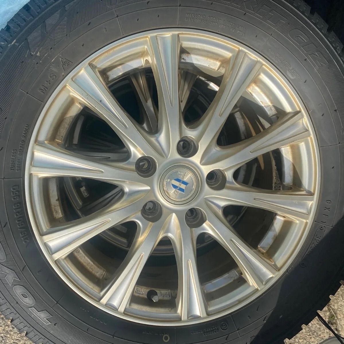 TOYO スタットレスタイヤ215 60R16