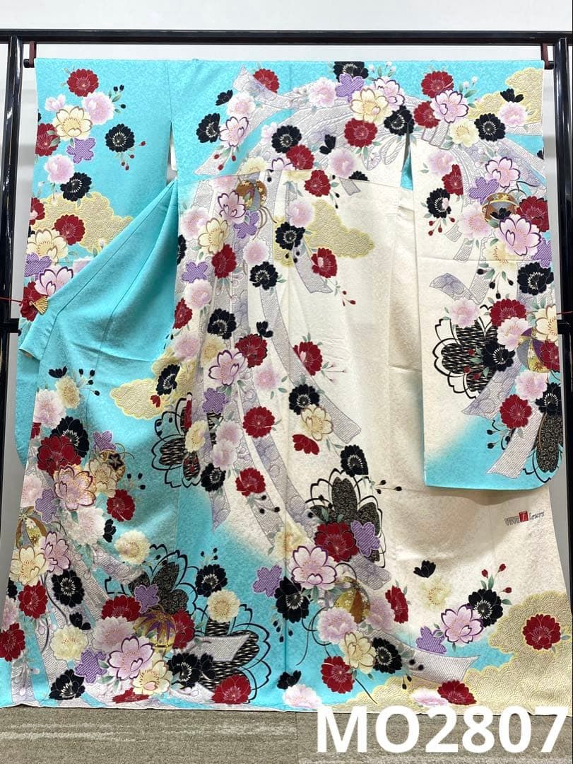 ファッション誌振袖 Vivi 金彩 銀通し ラメ刺繍 身丈162cm 撥水加工済 ファッション誌振袖 Vivi 金彩 銀通し ラメ刺繍 身丈162cm 撥水加工済