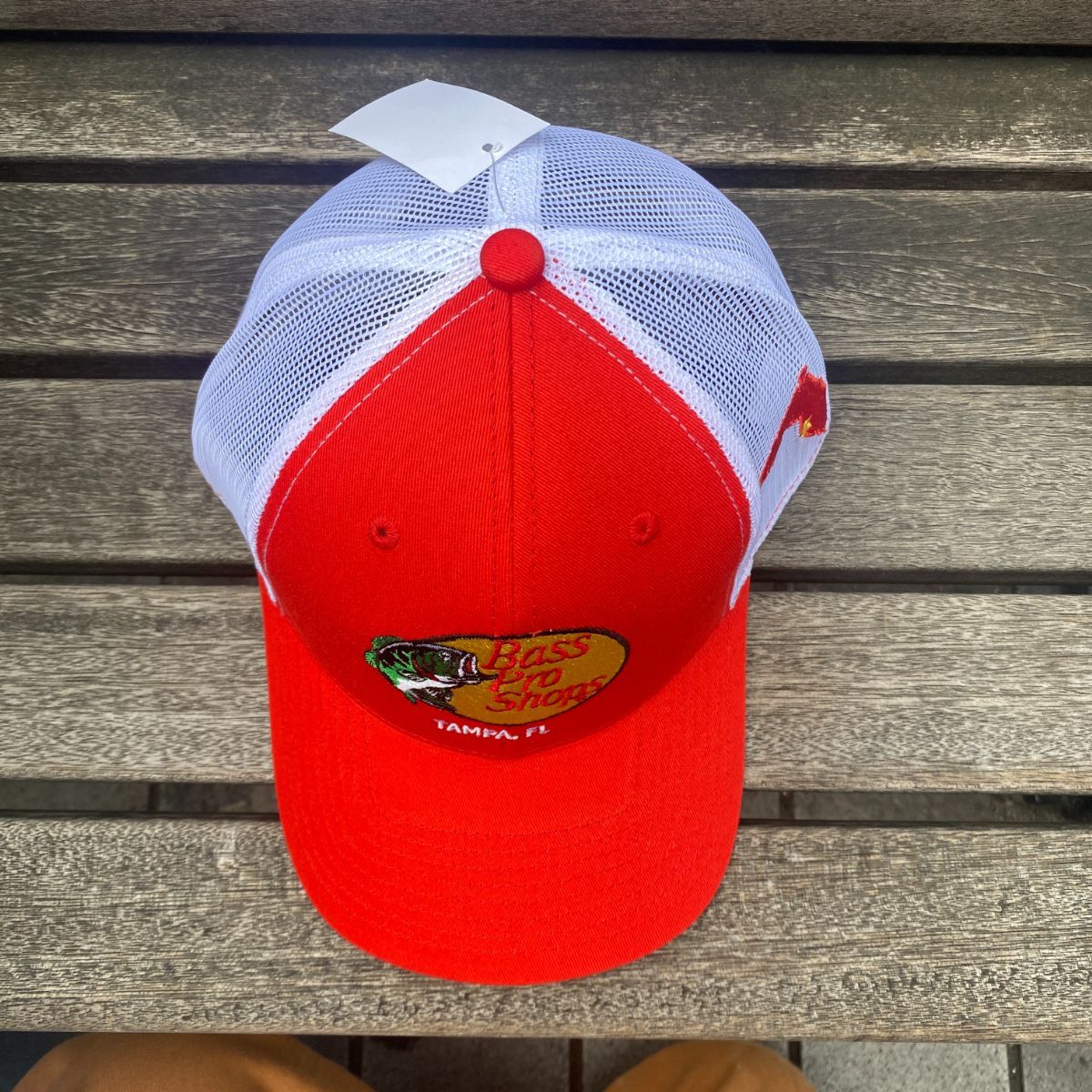 [新品]バスプロショップス 刺繍メッシュキャップ (黒と赤) 2点 新品]バスプロショップス 刺繍メッシュキャップ (黒と赤) 2点