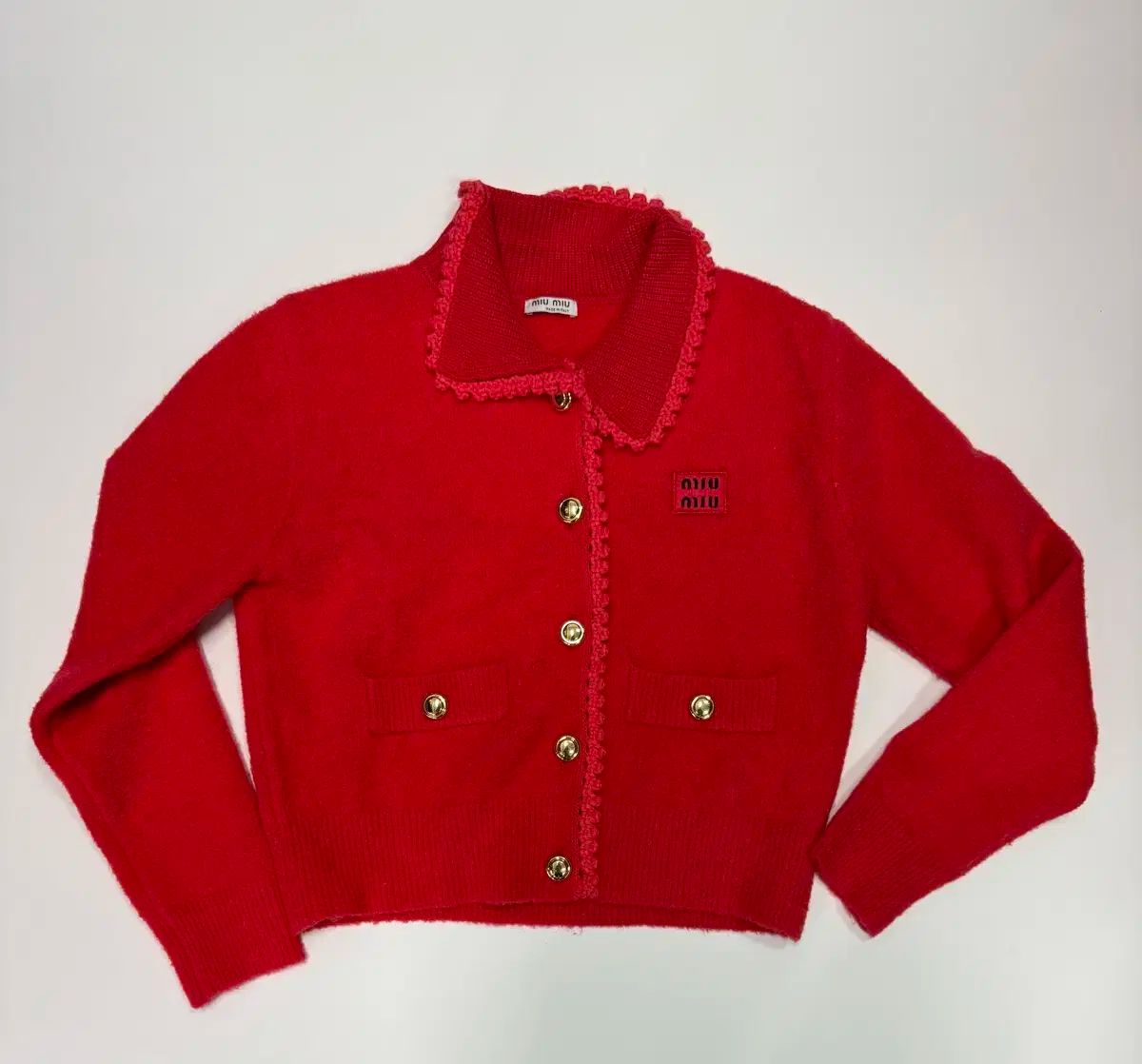 美品⭐︎ 塩野からん着用 MIUMIU ミュウミュウ カーディガン クロップド 美品⭐︎ 塩野からん着用 MIUMIU ミュウミュウ カーディガン