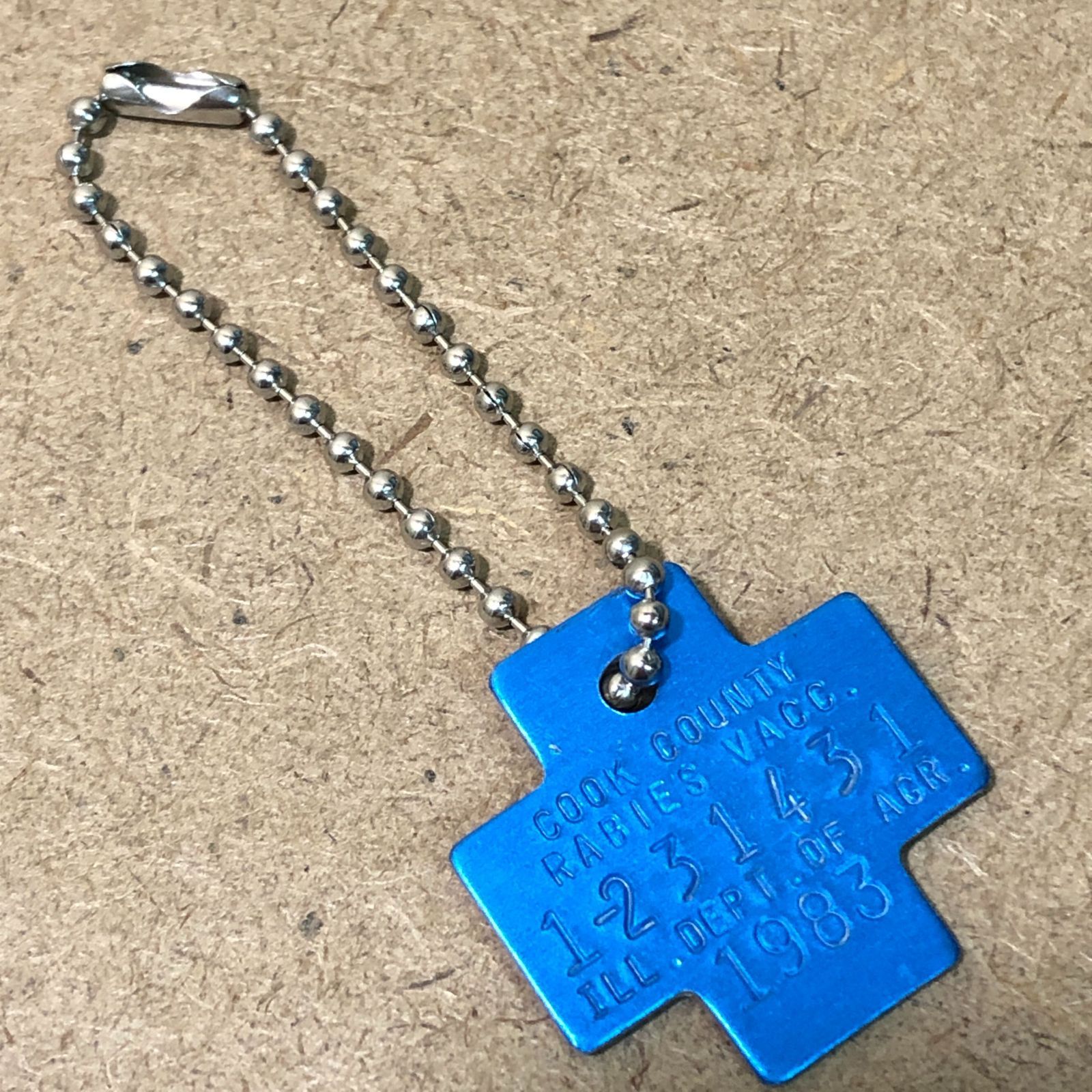 【 ドッグタグ 】 1983年 Dog Tag ※チェーン付き　キーホルダ　キーチェーンなどに！ アンティーク 犬 猫　キャットタグ　ネックレス  KEY006