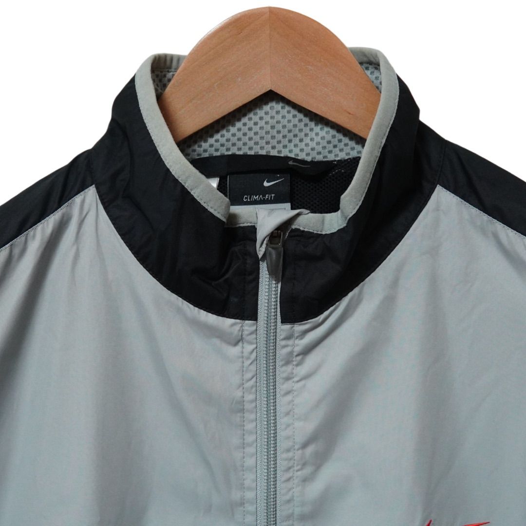 00's NIKE 黒×金ナイロンジャケット ロゴ刺繍 テック ML相当 Y2K 00's NIKE 黒×金ナイロンジャケット ロゴ刺繍 テック ML相当 Y2K