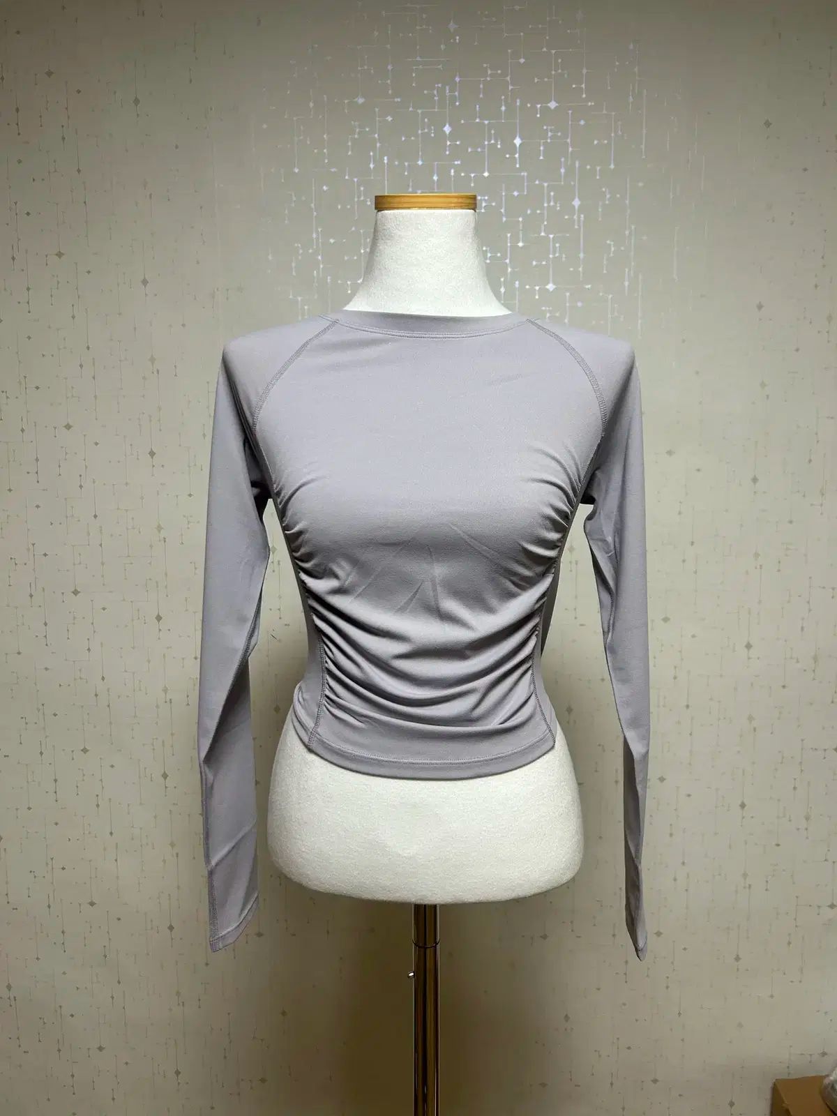 andar エアタッチ シャーリング ロングスリーブ クロップド T シャツ ミルクティーグレーカラー ー 新品、未使用品