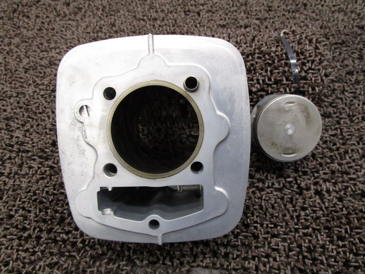 シリンダー ピストン