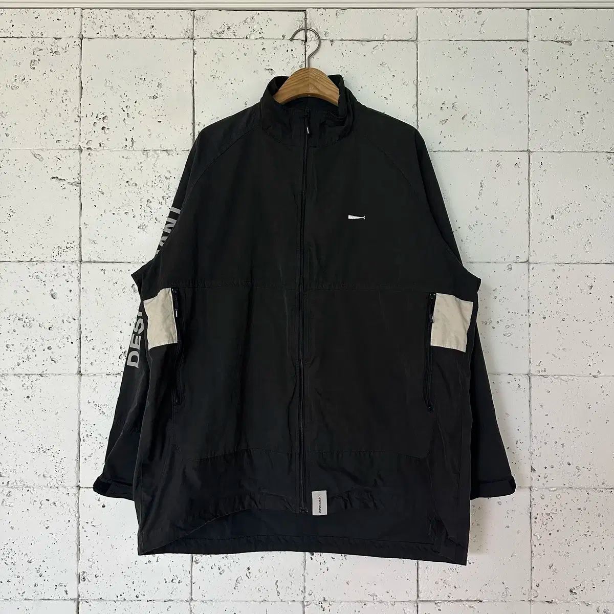 2 ディセンダント ウィンドブレーカー チャコール