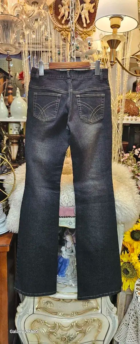 ヴィンテージ フラワー 刺繡 デニム 新品のパンツ