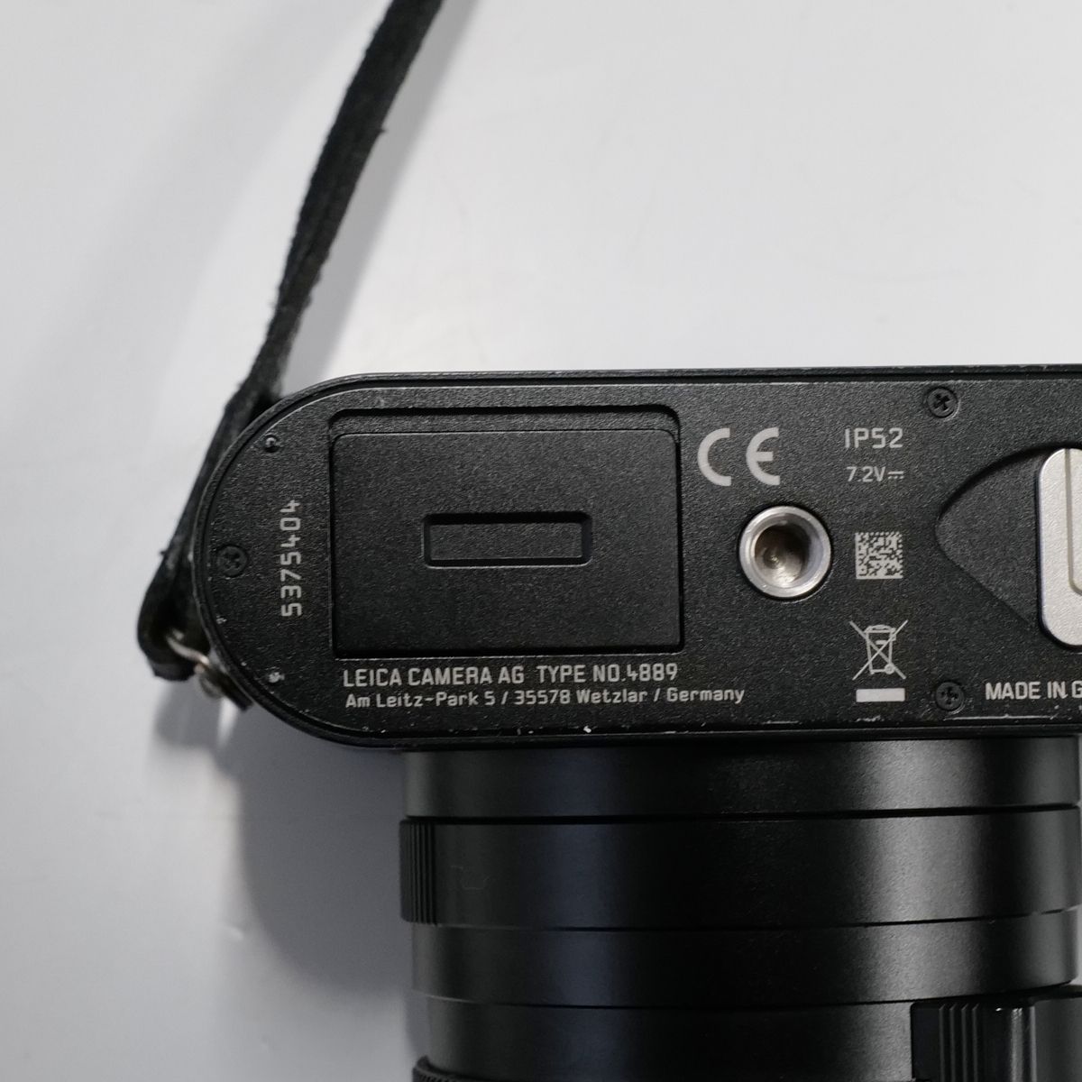 LEICA Q2 USED美品 デジタルカメラ 本体＋バッテリー フルサイズ 単 