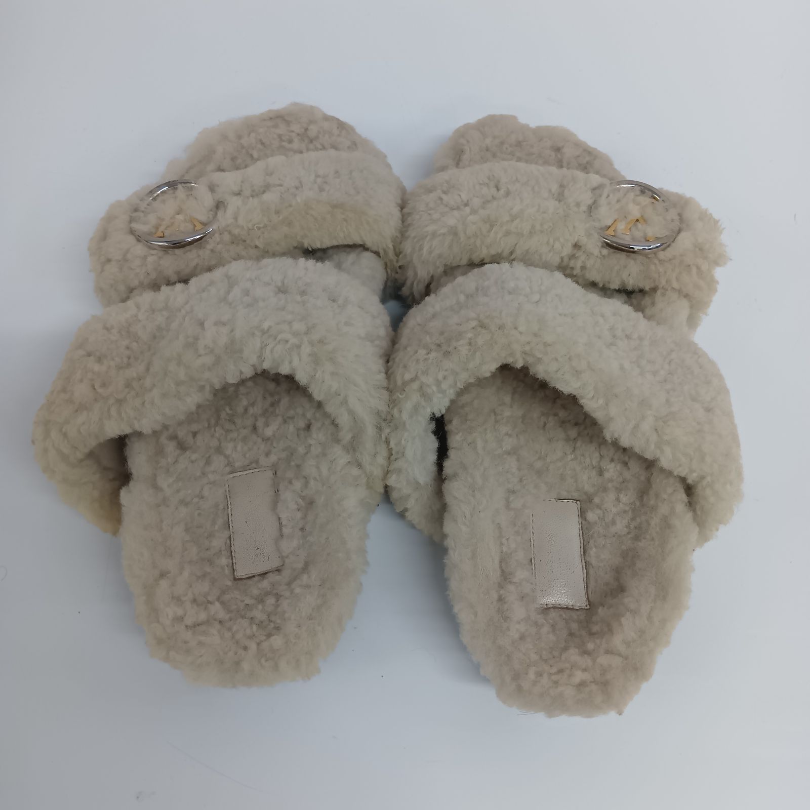 Louis Vuitton ロゴ入りファーサンダル　23センチ Louis Vuitton ロゴ入りファーサンダル23センチ