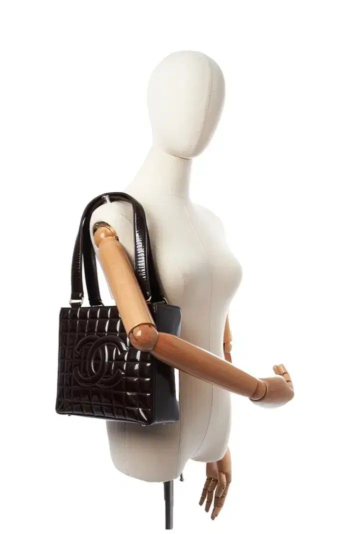 美品【Chanel】パテントレザー チェーンショルダーバッグ 2way Chanel(シャネル) パテントレザー ショルダーバッグ - メルカリ