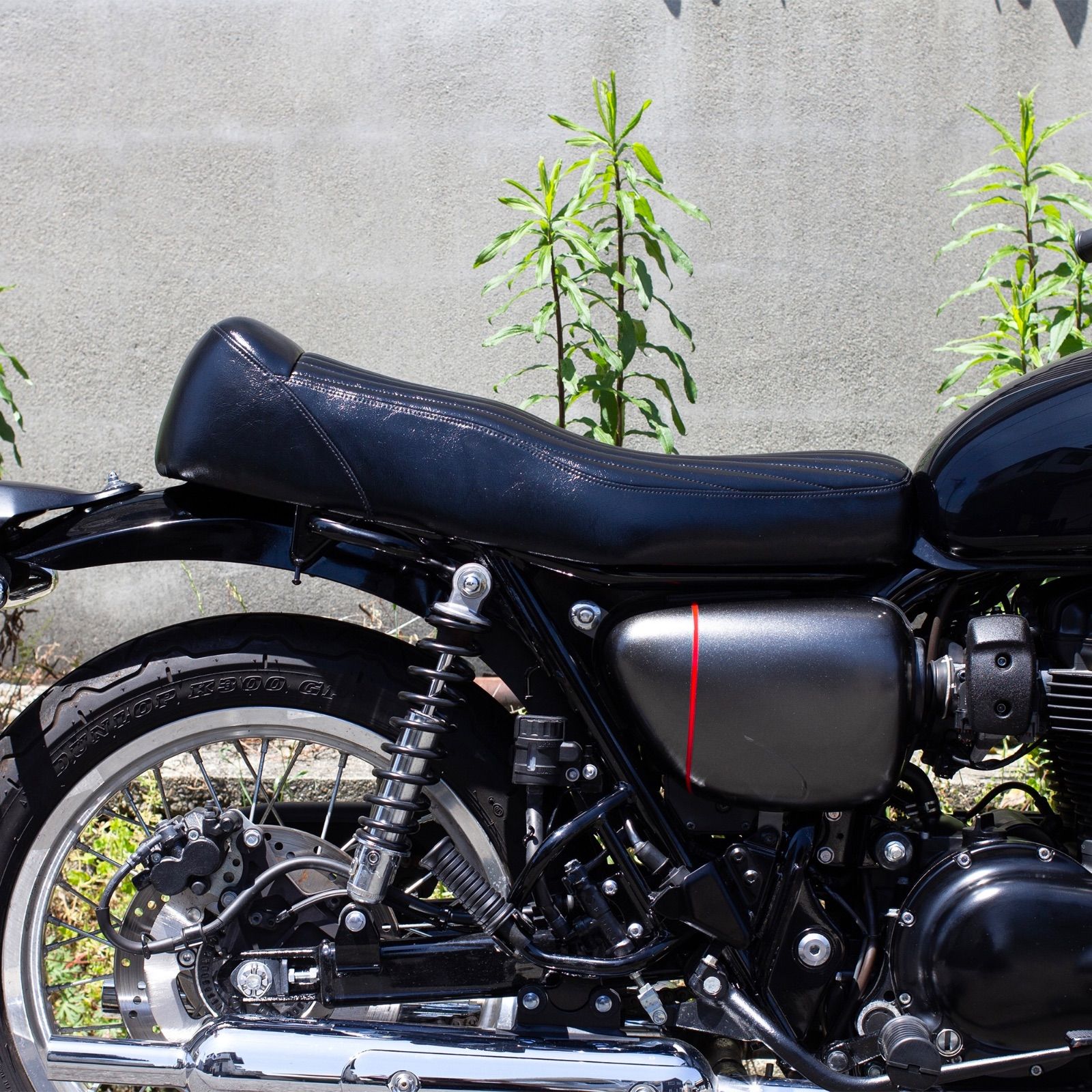 W650/400/800用 薄型ベーツタイプ TTシート MOTOR ROCK (MR-SM045