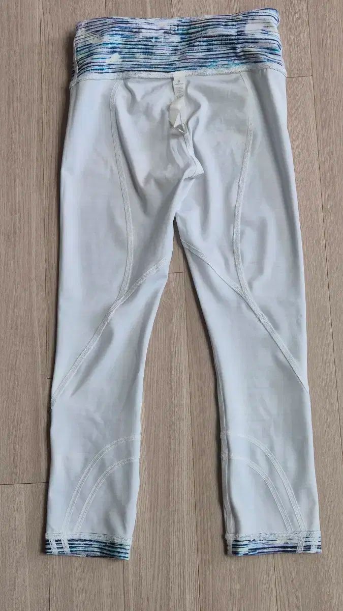 専用【レア】新品　ルルレモン　crop　サイズ２ 桜　サクラ　レギンス 期間限定セール】lululemonルルレモンレギンス サイズ2/170/58Y