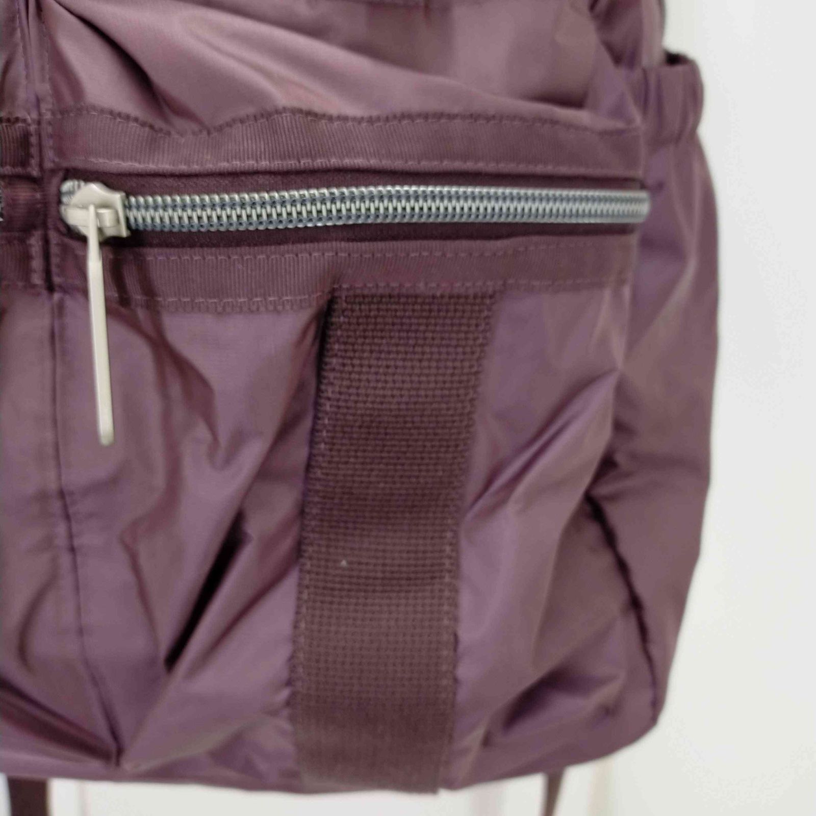 レスポートサック エッセンシャル　超軽量 リュック グレー　男女兼用 レスポートサック LeSportsac 23AW MODERN FLAP BACKPACK2