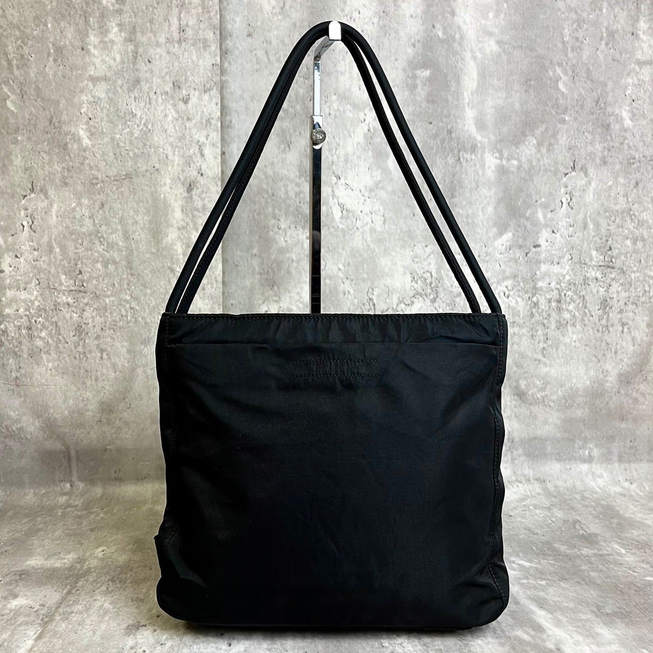 極美品 大容量 PRADA プラダ　ハンドバッグ トート　ボストン　三角ロゴ PRADA（プラダ） 極 美品 希少品 三角ロゴ シルバー 金具 プレート