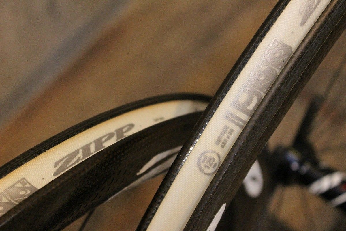期間限定セール　ZIPP 303 firecrest クリンチャー　カーボン ジップ ZIPP 303 FIRECREST カーボン クリンチャー ホイールセット