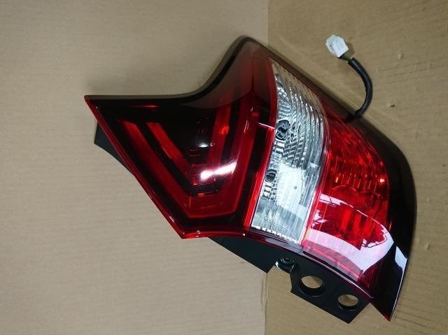日産ノート純正テールランプ 新車外し 美品】ニッサン E13 ノート 純正 テールランプ テール