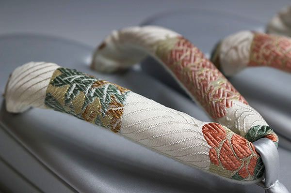 お洒落！！ 山口美術織物監修 唐織 生地使用 小判型 草履 フリーサイズ Y19 お洒落！！ 山口美術織物監修 唐織 生地使用 小判型 草履 フリーサイズ