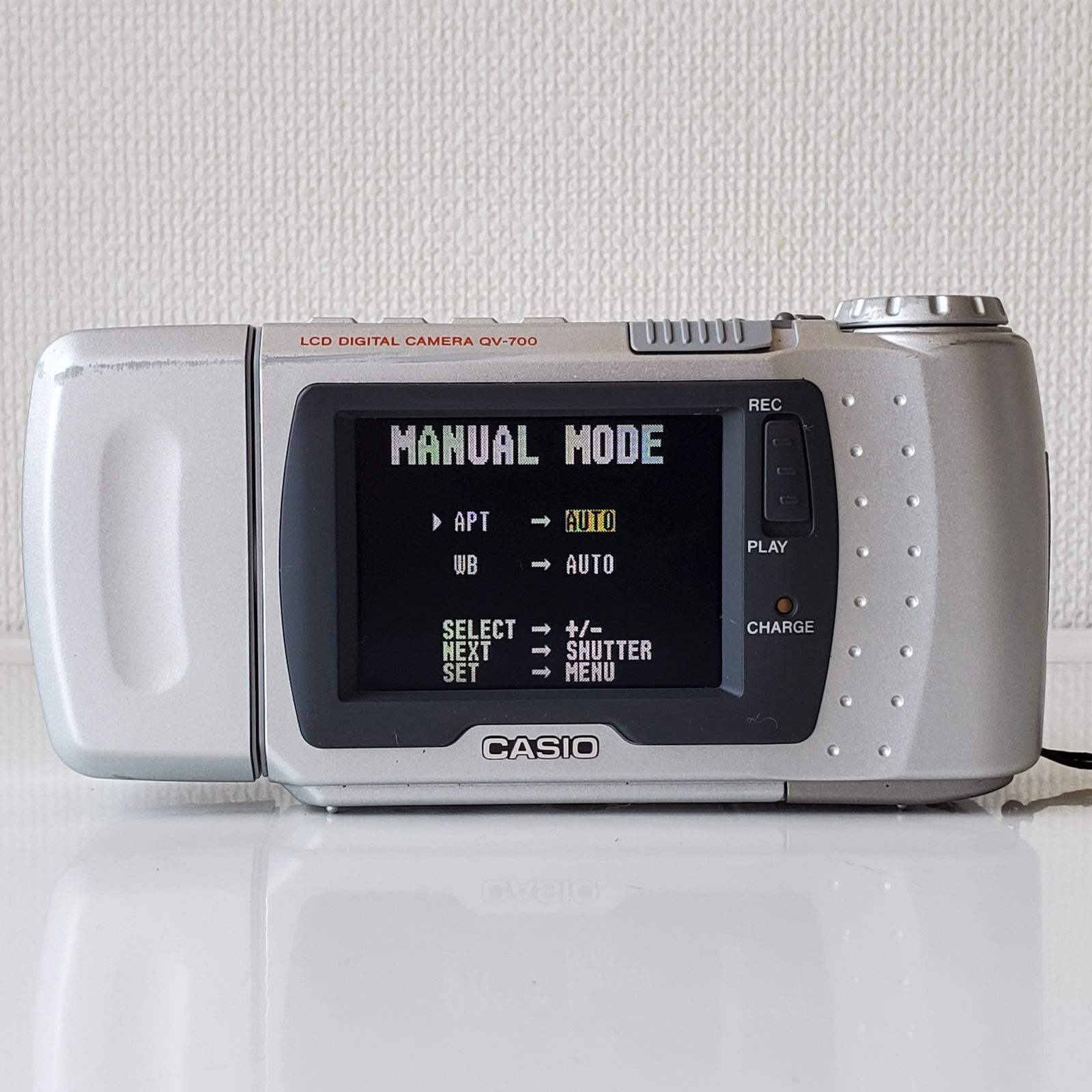 Casio QV-700 オールドすぎるコンデジ 激レアカメラ【稼動品！】 稀少 通電・基本動作確認 カシオ CASIO QV-700 回転式レンズで自