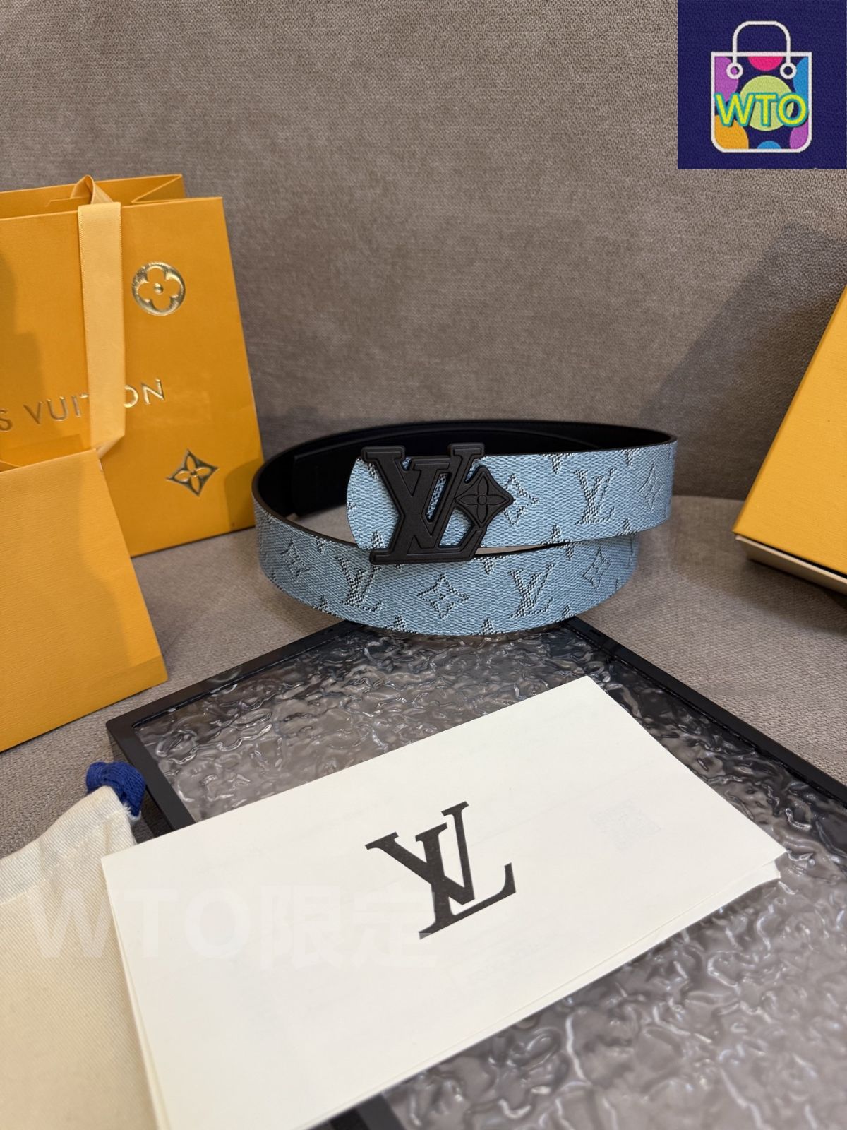 LOUIS VUITTON リバーシブルコート ベルテッドショートラップピーコート ｜ルイ・ヴィトン 公式