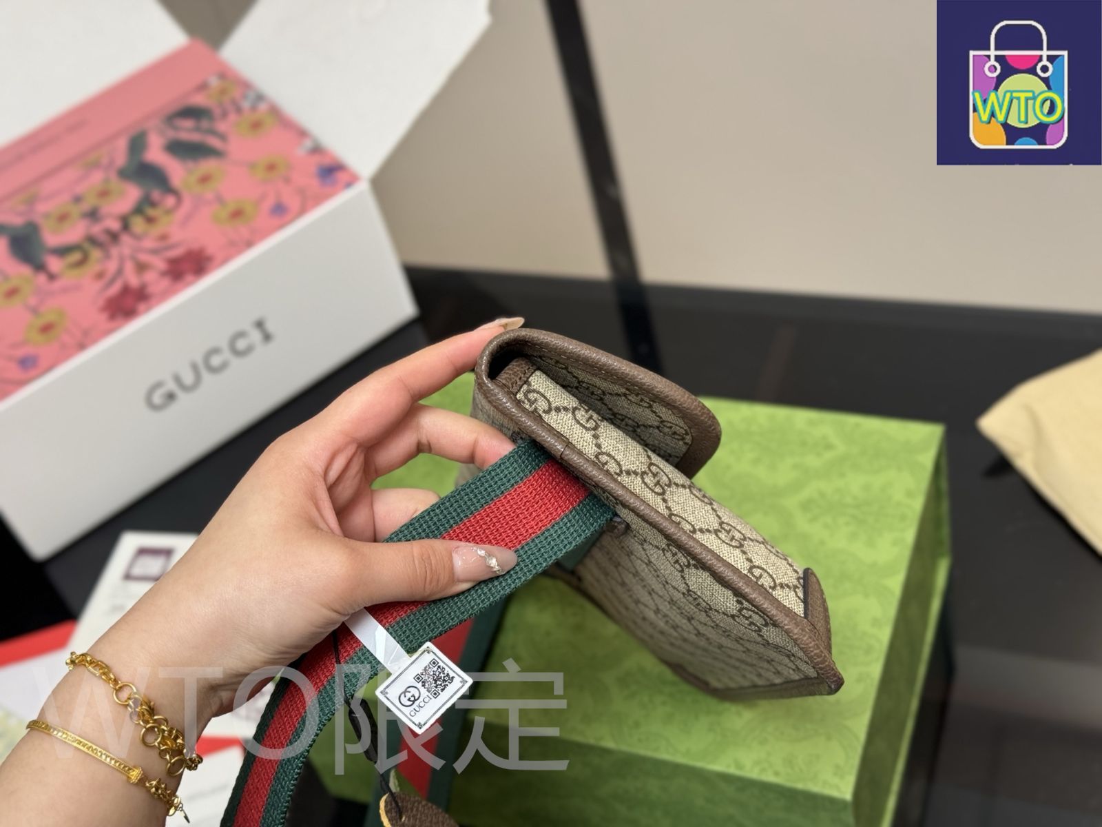 GUCCI　グッチ　虎　タイガー　ポロシャツ 　　Mサイズ GUCCIグッチ虎タイガーポロシャツ Mサイズ