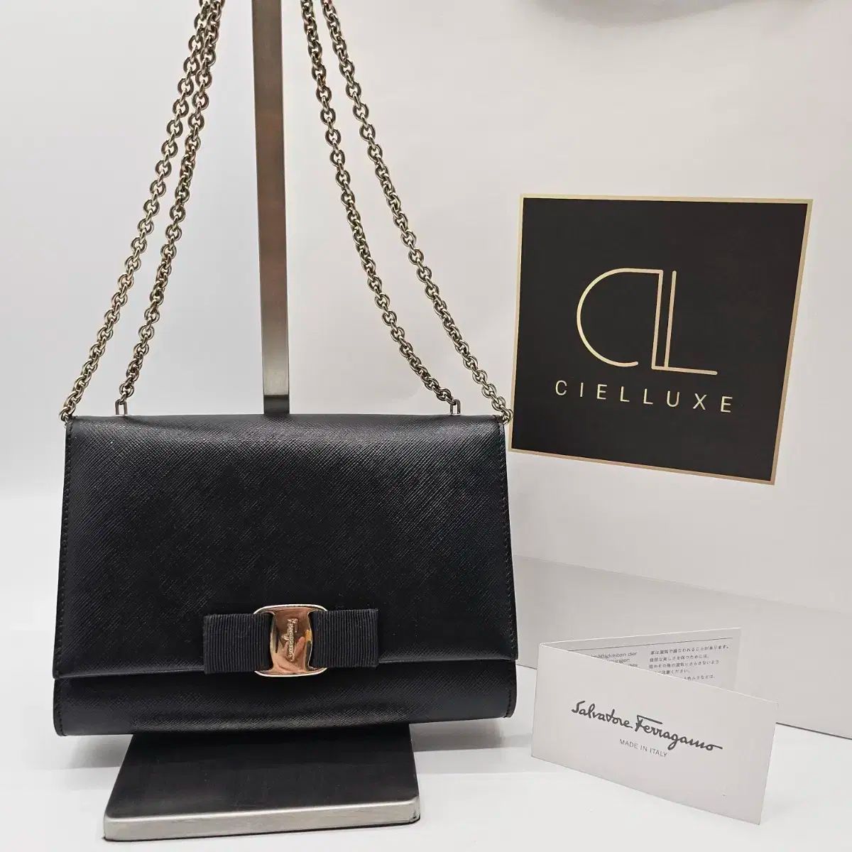 FERRAGAMO フェラガモ サフィアーノ ジニ JINNI クロスバック シルバー