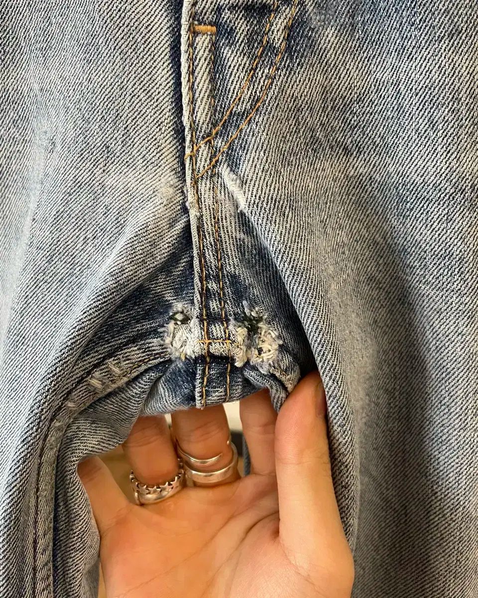 28 LEVI