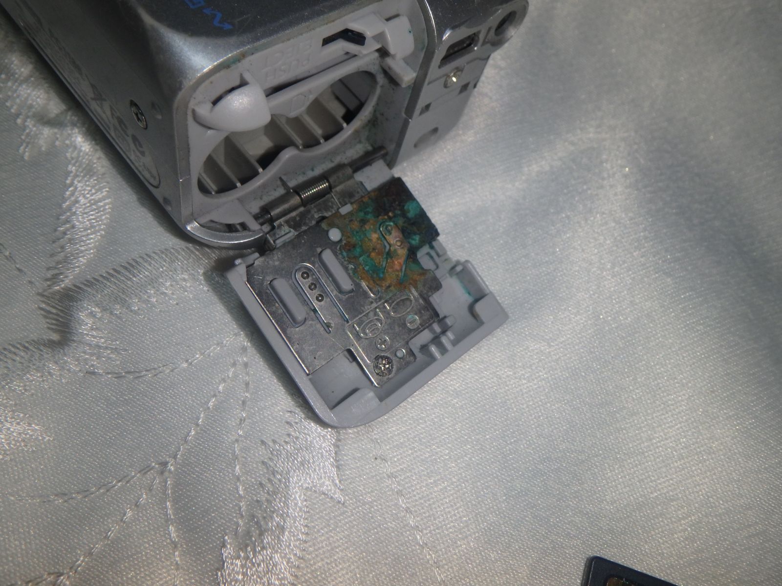 CANON PowerShot A430 デジタルカメラ 乾電池駆動　画面やけ CANON PowerShot A430 デジタルカメラ 乾電池駆動 画面やけ