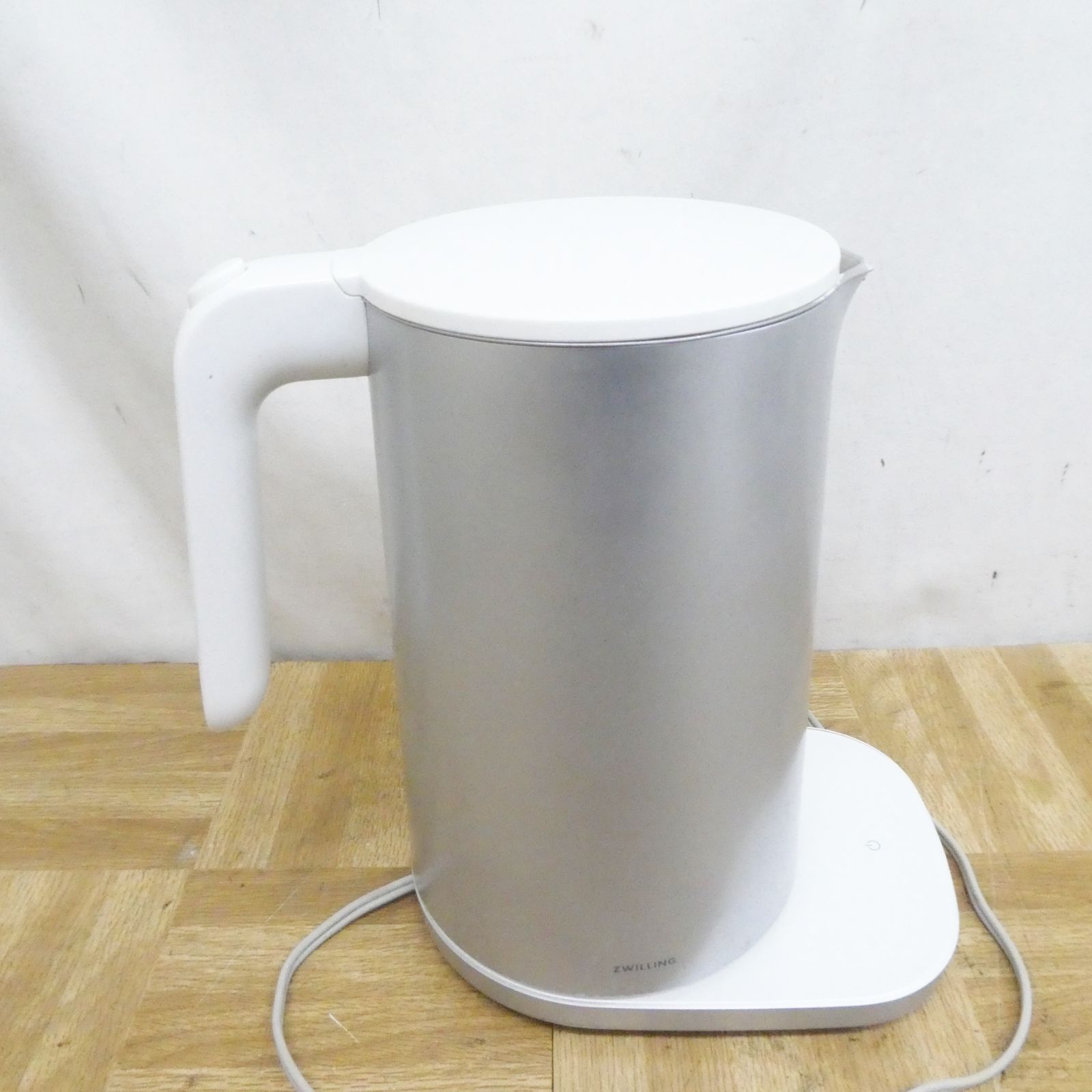 スタイリッシュな電気ケトル