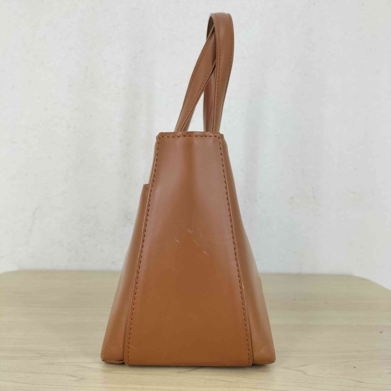ウンガロ ungaro Y2K ロゴエンボス加工レザーハンドバッグ
