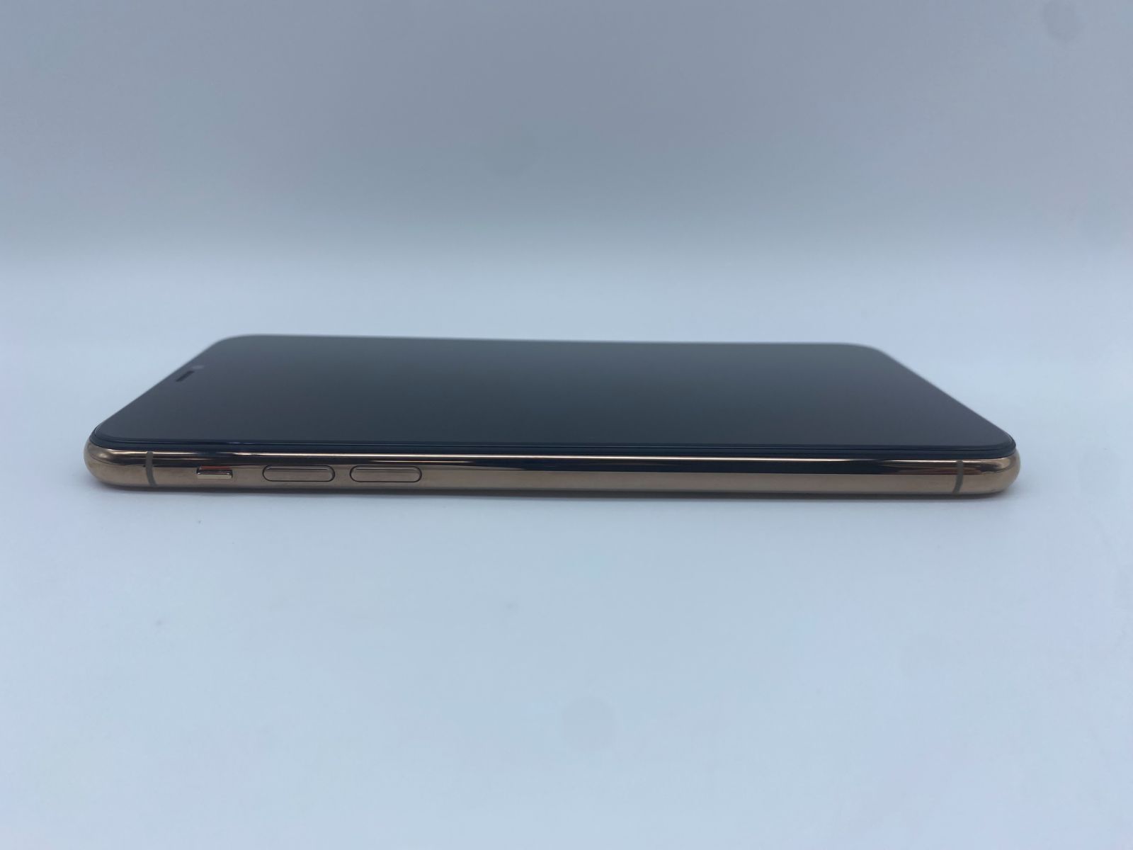 033★美品★iPhone 11ProMax 64GB ゴールド/新品バッテリー ☆美品☆iPhone 11 ProMax 64GB ゴールド/シムフリー/新品