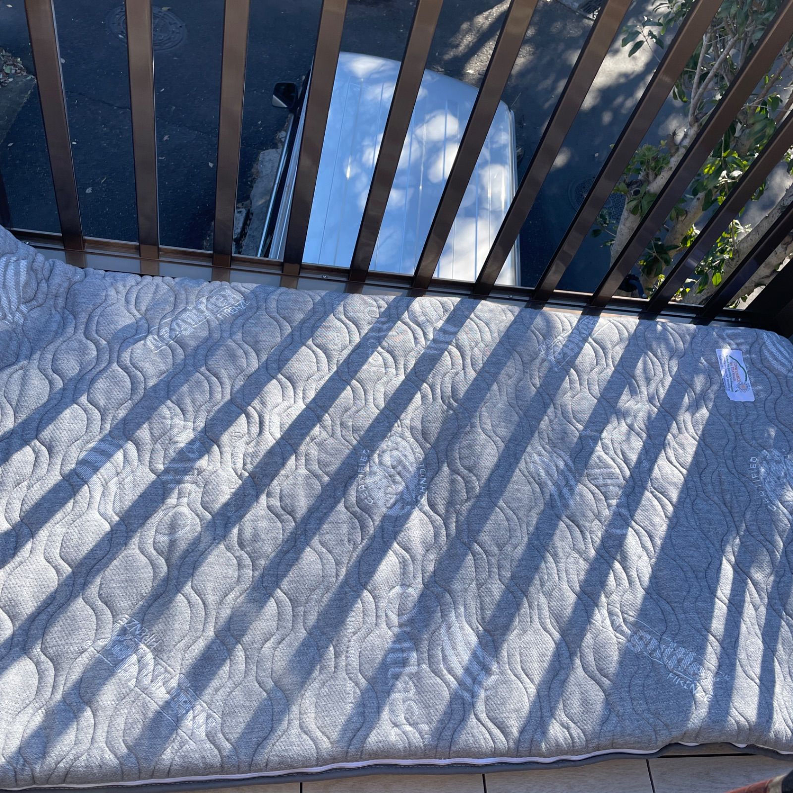 マニフレックス スーパーレイ・ロイヤル シルバーグレー 高反発 アウト