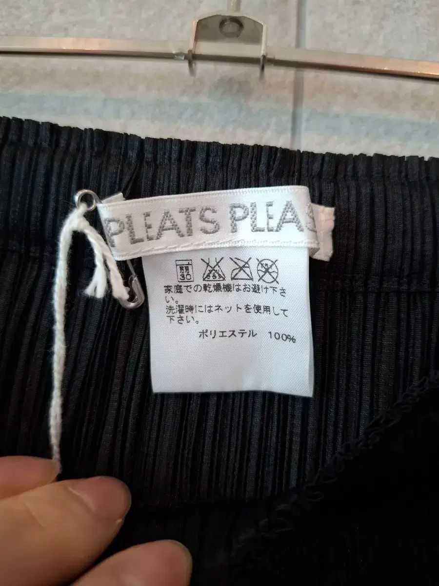 PLEATS PLEASE