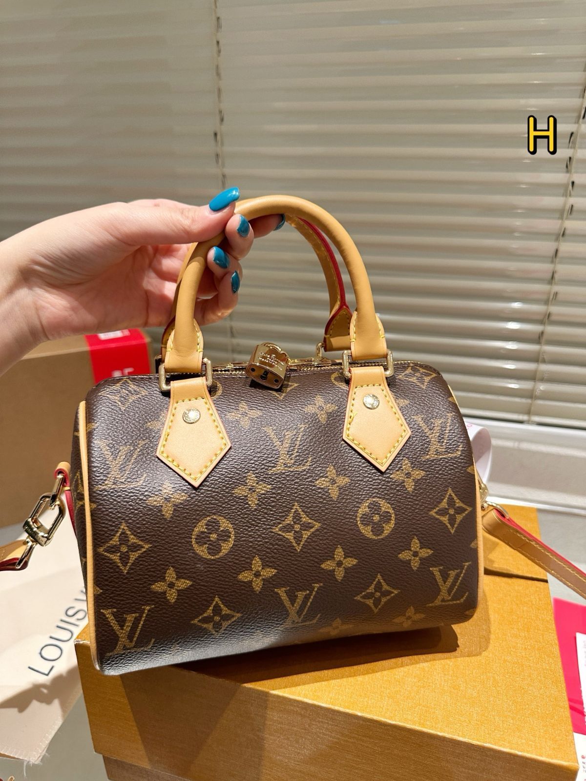 限定品　廃盤LouisVuittonローズ M95836値下げします。 限定品 廃盤LouisVuittonローズ M95836値下げします。