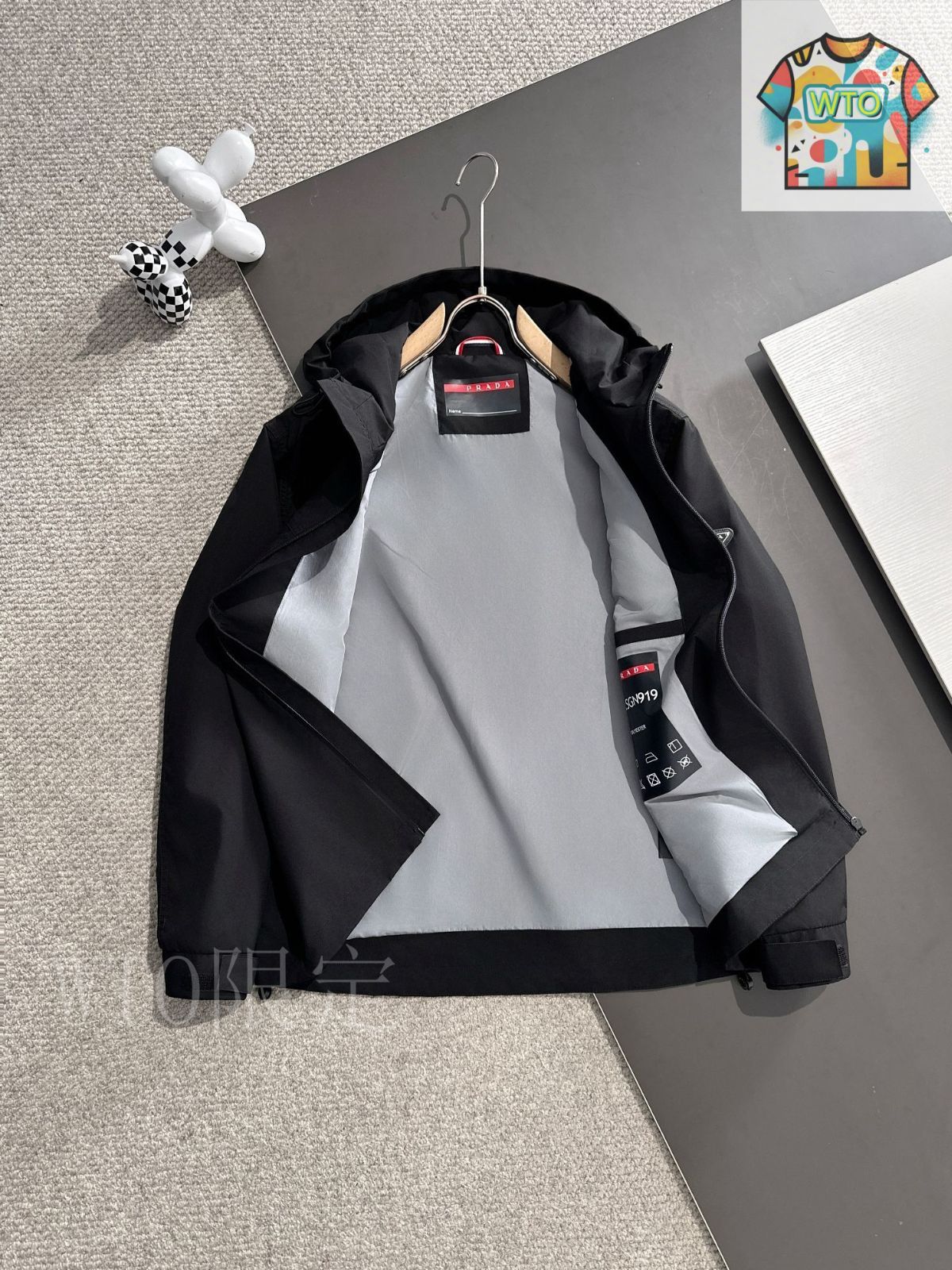 極美品 PRADA プラダ 軽量◎ ライトダウン フード パーカー ブラック ☆PRADA☆プラダ ナイロンライト フード付き ダウンジャケット