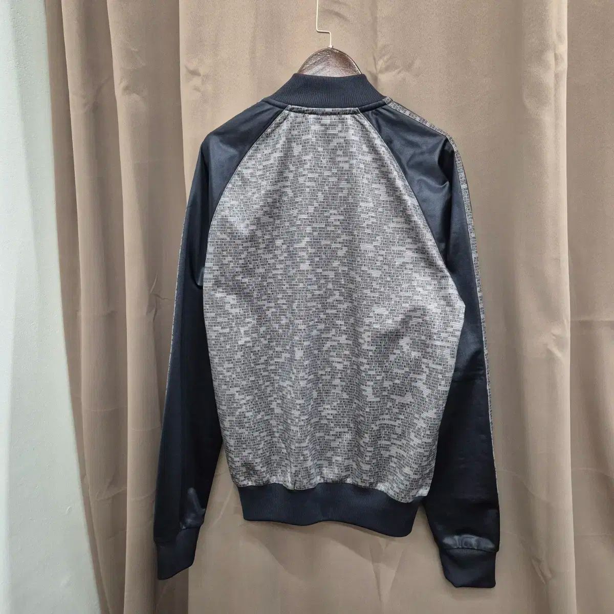 アディダス レタリングパターン