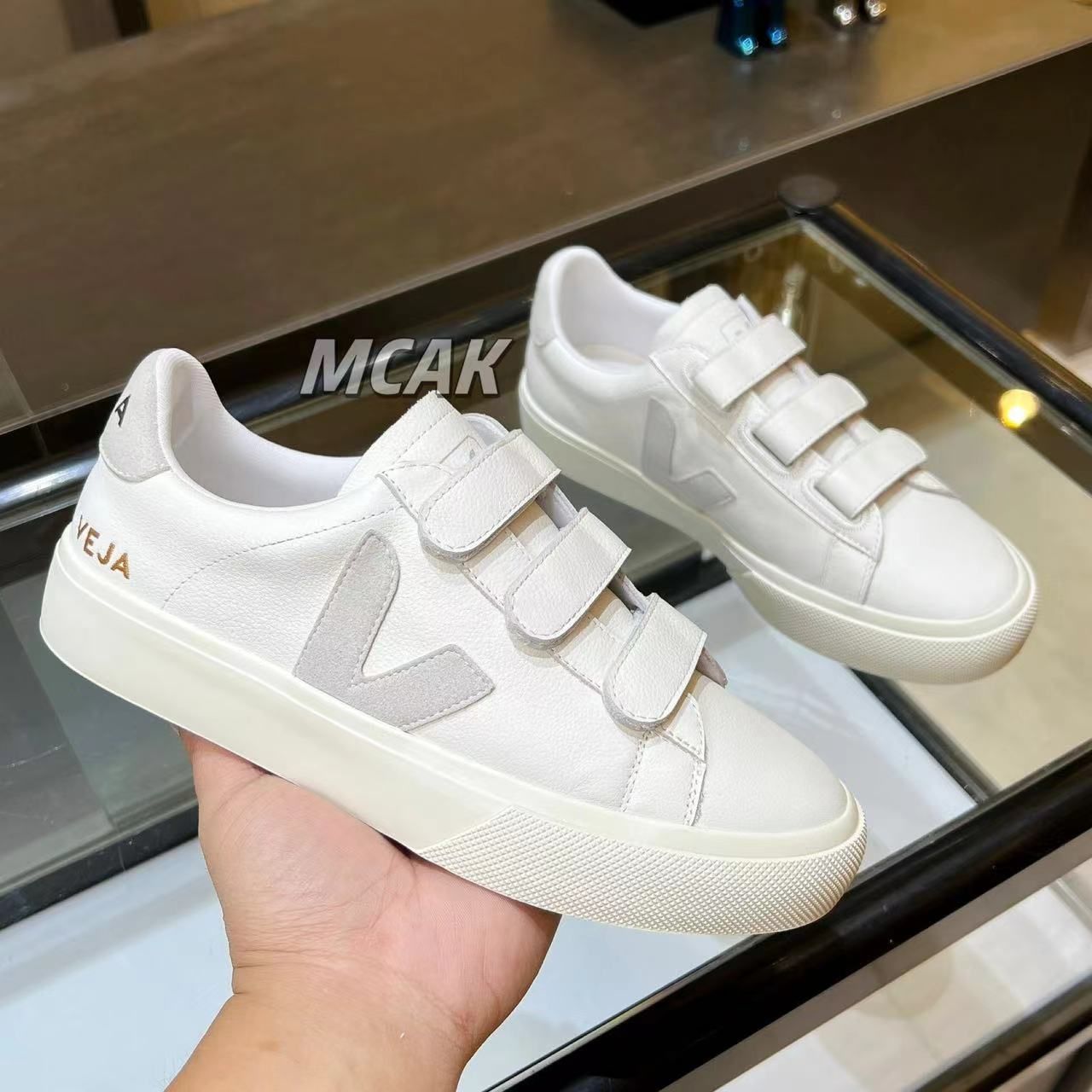 新品 VEJA ヴェジャ Recife Chromefree Leather レディース ホワイトスニーカー 靴