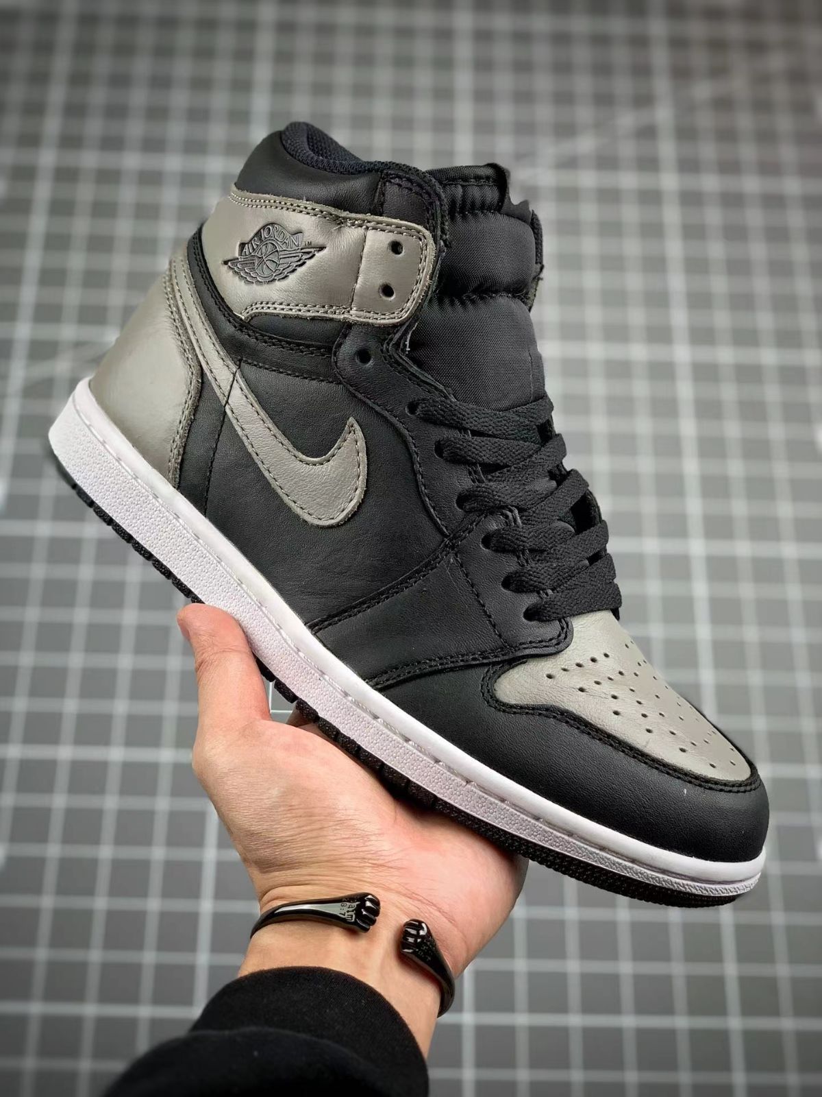 Nike Air Jordan 1 Retro High OG SHADOW