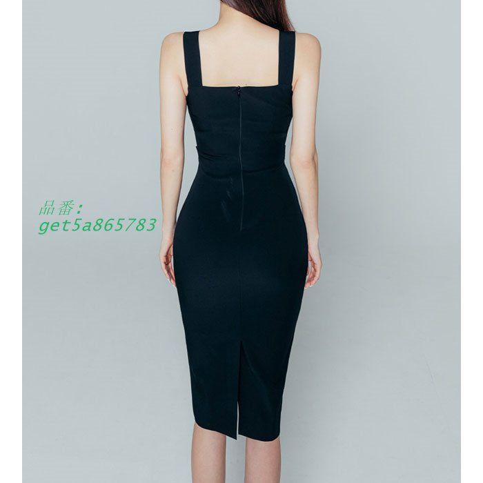 スクエアネック胸元開き