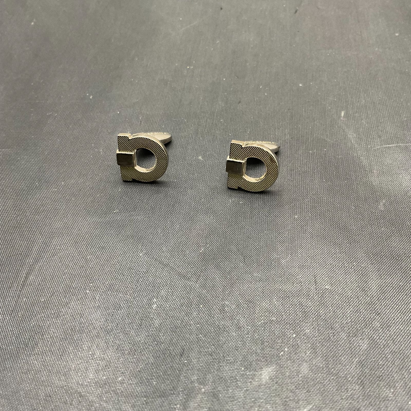 サルヴァトーレフェラガモ カフスボタン B25060279 - メルカリ