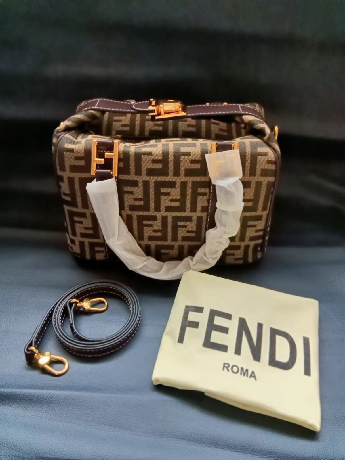 美品 FENDI フェンディ ズッカ バニティバッグ ハンドバッグ FF ポー