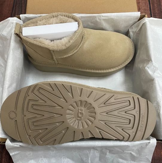 人気極美品 UGG アグ ブーツ 厚底 5cm クラッシックウルトラ ミニ 