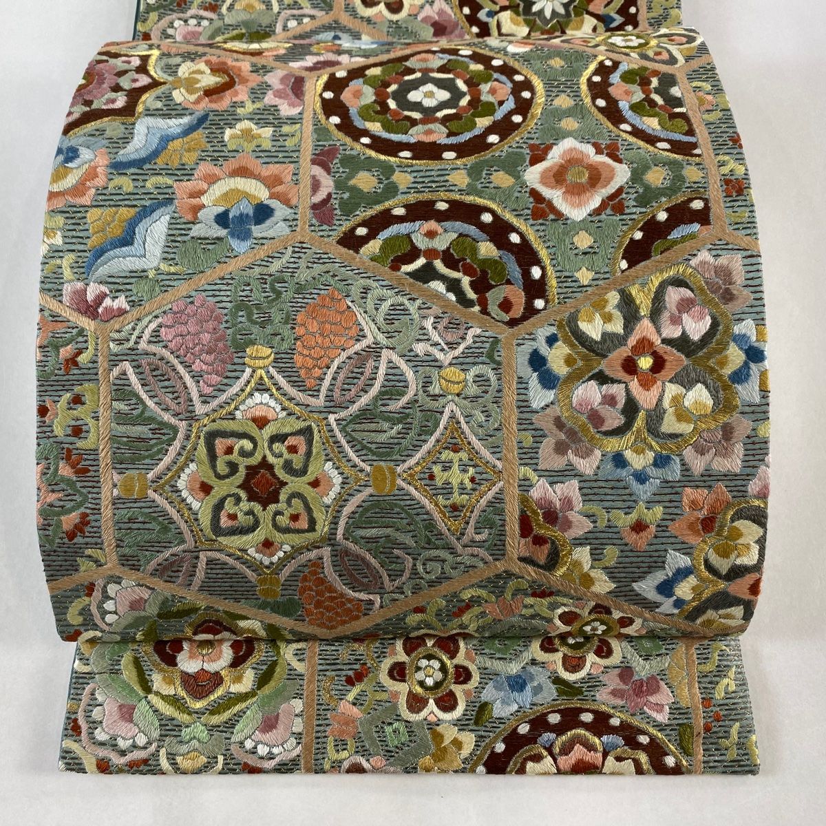 袋帯 亀甲文 華文 金糸 刺繍 灰緑 六通 正絹